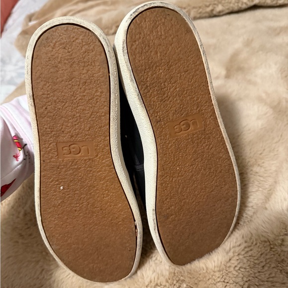 UGG Cas Black Leather Slip-On Loafer with Gray Heel Accent Women’s 8.5 - Picture 4 of 5